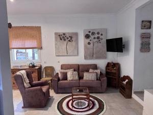 a living room with a couch and a chair at Finca Los Olivos & spa, animaux in Utrera