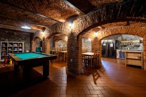a large room with a pool table in a kitchen at Gospodarstwo nad jeziorem in Załom
