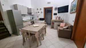 a kitchen and living room with a table and a couch at Casetta Mary in Teramo