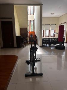 a camera on the floor of a large room at Tumaninah Villa in Lembang