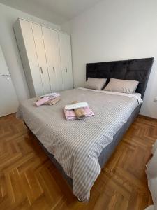 a bedroom with a large bed with two towels on it at Vanila Ub in Ub