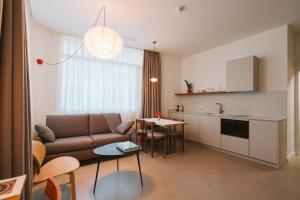a living room with a couch and a table at Apartamentos Turísticos - ELBUZONROJO in Burgos