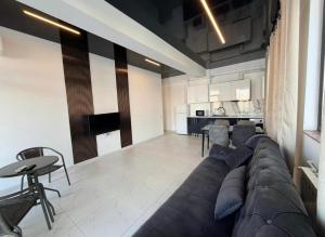 a living room with a large couch and a table at Apartament Poseidon in Mamaia Sat/Năvodari +1 photo