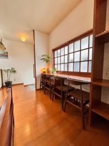 a dining room with a table and chairs at 古民家一棟貸切 民宿 潤 松山市駅徒歩5分 銀天街徒歩2分 無料駐車場1台付き in Matsuyama