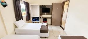 a small living room with a couch and a television at Hotel Goedert in Major Vieira +19 photos