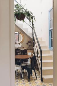 a dining room with stairs and a table and chairs at Casa Kilig 40 in Santa Cruz de Tenerife
