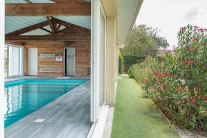 a view of a house with a swimming pool at Chambres D'hotes Le Cocon De Lily in Saint-Avit