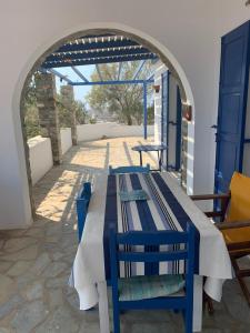 a table and chairs sitting under an archway at Villa Argos in Agios Georgios