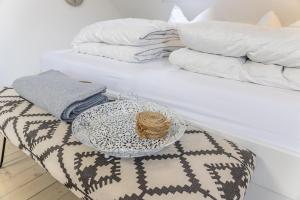 a bed with a table with a bowl on it at 50112 Ferienwohnung "Coco" in Carolinensiel