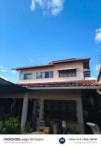 a house with a blue sky in the background at Casa Hostel Essenza di Donna in São Luís +2 photos