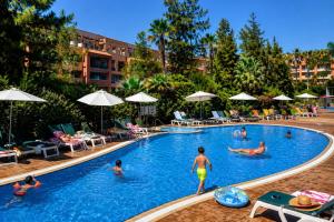 a group of people swimming in a swimming pool at Aparthotel SunClub Salou in Salou +68 photos