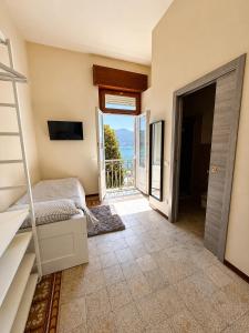 a bedroom with a bed and a view of the ocean at BaB Apartments Tavernola in Tavernola Bergamasca