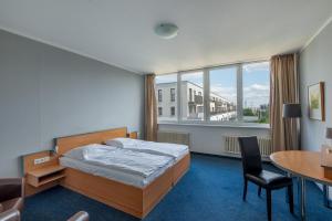 Hotel Sedes Berlin tesisinde bir odada yatak veya yataklar
