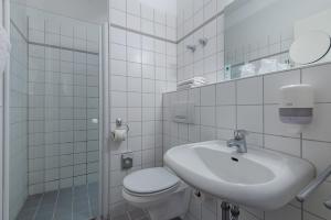Hotel Sedes Berlin tesisinde bir banyo +17 fotoğraf
