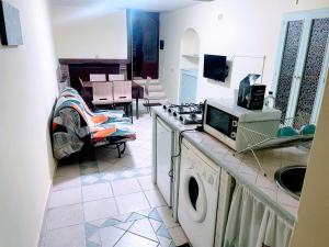 a kitchen with a washing machine and a microwave at Mission Holiday in Penna in Teverina +4 photos