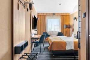 a hotel room with a bed and a desk and chairs at Park Hotel Diament Katowice in Katowice +43 photos
