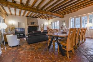 a living room with a table and a couch at Kermajic 10 in Villiers-Saint-Georges