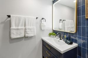 a bathroom with a sink and a mirror and towels at Harvard Charm Near Boston New build in Cambridge +77 photos