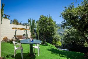 a table and two chairs sitting on the grass at Il Fortino Sea View in Geremèas