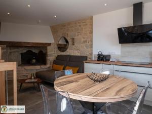 a living room with a table and a couch at Ma Cabane in Mouret