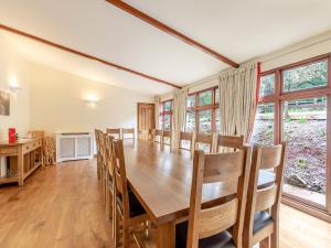 a dining room with a large wooden table and chairs at The Cider Barn - Hggl in Luton