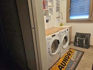 a washer and dryer in a kitchen with a sink at EdenGHouse in Cordenons
