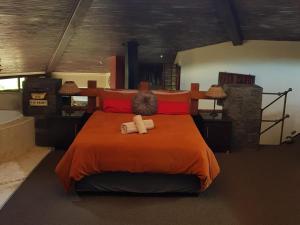 a bedroom with a large bed with two towels on it at Kriel Windpomp Guesthouse in Aangewysd