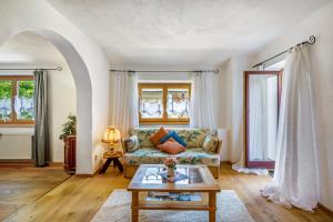 a living room with a couch and a table at Ferienwohnung Sophie in Ruhpolding