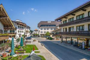 an empty street in a town with buildings at Ferienwohnung Sophie in Ruhpolding