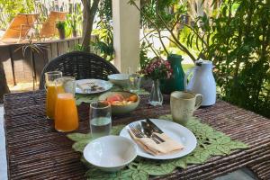 a table with plates of food and glasses of orange juice at Serena Pousada - Icaraí de Amontada in Icaraí