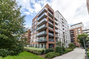 an apartment building with balconies on a city street at Gorgeous 1 Bed Apartment in Poplar in Richmond upon Thames