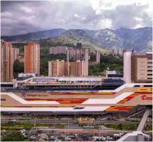 a view of a large building in a city at Apartamento C&B in Bello