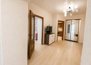 an empty living room with a television and a door at Atlant luxury Big Family Perlina Apart on Golovna поряд з ТЦ Депот in Chernivtsi