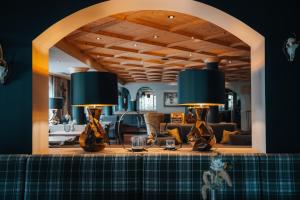 a living room with two lamps on a table at Alpinresort Stubaierhof ****s in Fulpmes