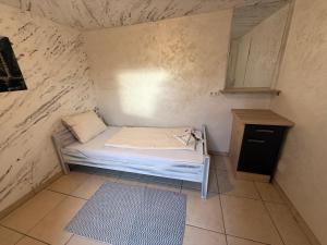 a small room with a small bed and a cabinet at Apartament bei Oberndorf in Oberndorf bei Schwanenstadt