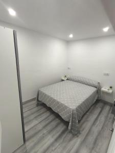 a bedroom with a bed in the corner of a room at Casa La Cordelera in Salinas