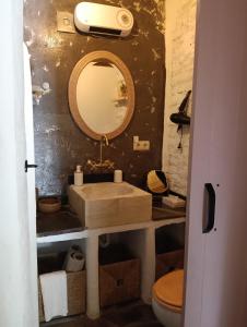 a bathroom with a sink and a mirror at Casinha das Portas Amarelas in Monsaraz +29 photos