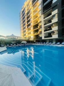 a large swimming pool in front of a building at VCV Apartments in Mamaia Sat/Năvodari