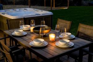 a wooden table with plates and candles and a tub at Ski Beaver Creek 4min Vail 10min in Avon