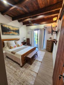 a bedroom with a large bed and a wooden ceiling at Brisal Mountain Retreat in Jarabacoa
