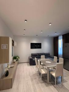 a living room with a table and a couch at B&B Legnago in Legnago +8 photos