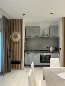 a kitchen with a table and white chairs in it at B&B Legnago in Legnago