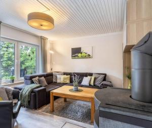 a living room with a couch and a table at diemelseeholiday romantisches Ferienhaus im Sauerland Nähe Willingen Winterberg in Diemelsee