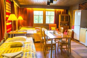 a room with a table and chairs and a kitchen at Merilän Kartano in Utajärvi