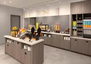 a restaurant with a counter with a food at Home2 Suites By Hilton Hazleton in Hazleton