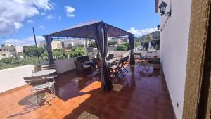 a balcony with a table and chairs and an umbrella at Ecoflat Casa Vacanze in Lipari