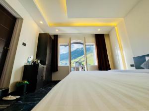 a bedroom with a large bed and a window at Arkay Sonamarg in Sonāmarg +8 photos