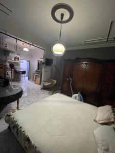 a bedroom with a large bed and a table at Grand Studio bien équipé in Oujda