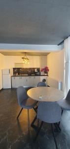 a kitchen with a table and chairs in a room at ApartHotel NoahResidence in Alba Iulia