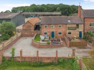 an aerial view of a house with a yard at 2 Bed in Newark oc-91051 in Caunton